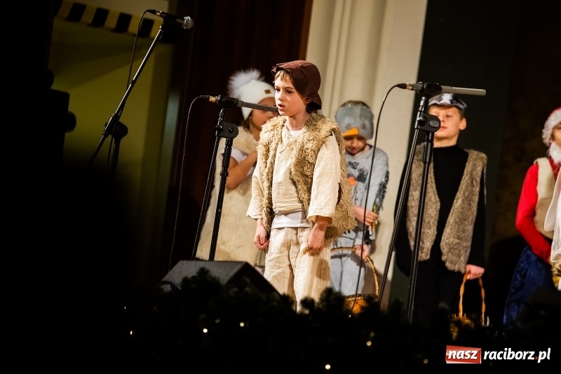 Zdjęcie w galerii na portalu naszraciborz.pl: Powiatowy Przegląd Widowisk Bożonarodzeniowych w RCK wiadomości z regionu