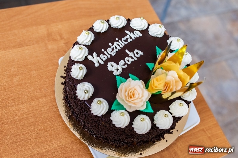 Zdjęcie w galerii na portalu naszraciborz.pl: Trenerzy i nauczyciele ZSOMS pogratulowali Beacie Maruszczyk wiadomości z regionu