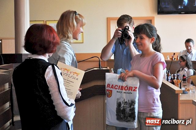 Zdjęcie w galerii na portalu naszraciborz.pl: W oswajaniu ortografii najlepsza SP 13 wiadomości z regionu