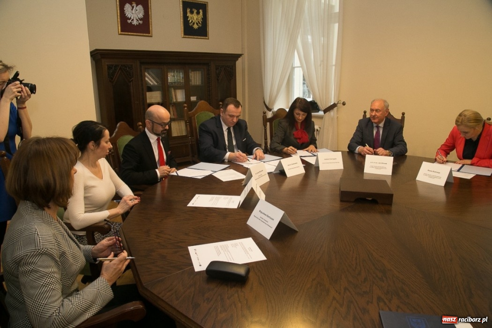 Zdjęcie w galerii na portalu naszraciborz.pl: Porozumienie o współpracy podpisane. Miliony złotych na staże i konkursy wiadomości z regionu