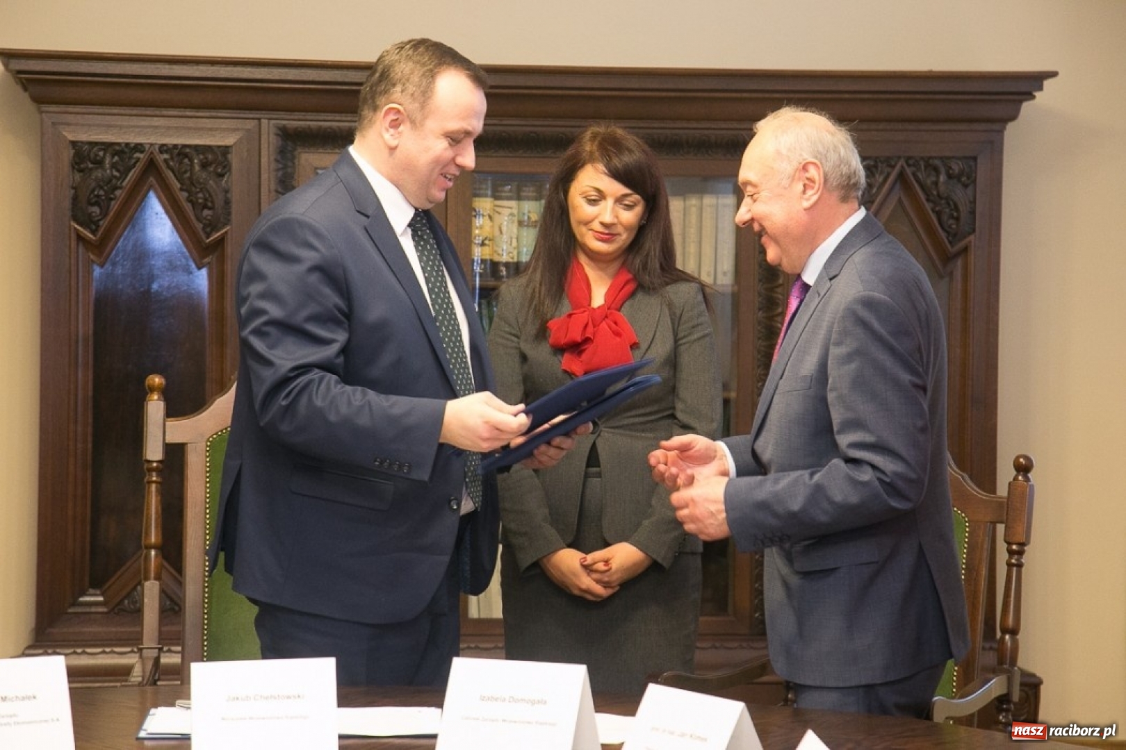 Zdjęcie w galerii na portalu naszraciborz.pl: Porozumienie o współpracy podpisane. Miliony złotych na staże i konkursy wiadomości z regionu