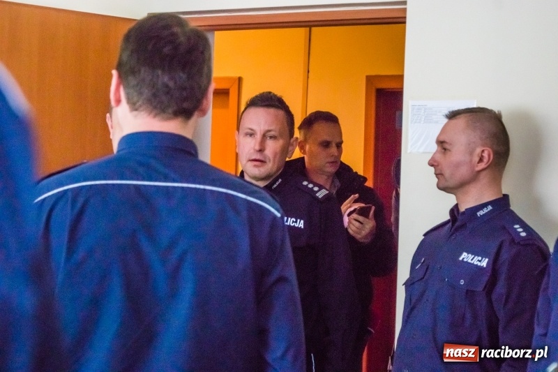 Zdjęcie w galerii na portalu naszraciborz.pl: Pochwały dla podwładnych, kwiaty dla prokurator. Narada roczna raciborskiej policji wiadomości z regionu