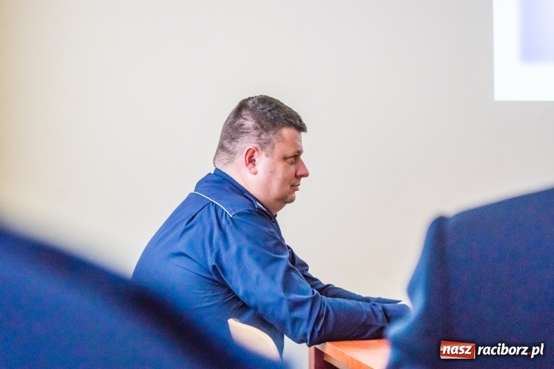 Zdjęcie w galerii na portalu naszraciborz.pl: Pochwały dla podwładnych, kwiaty dla prokurator. Narada roczna raciborskiej policji wiadomości z regionu