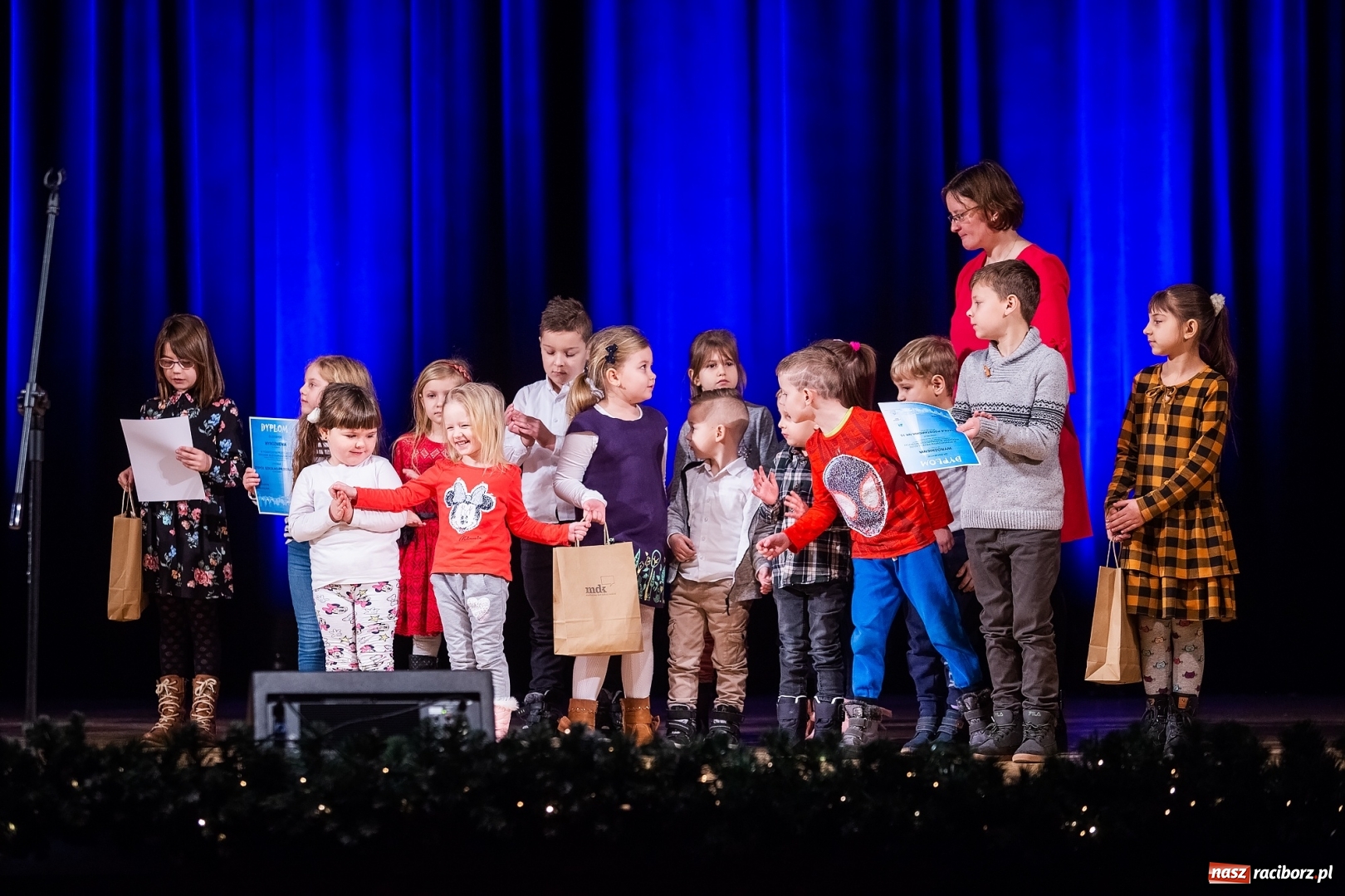 Zdjęcie w galerii na portalu naszraciborz.pl: Finał Powiatowego Przeglądu Widowisk Bożonarodzeniowych wiadomości z regionu