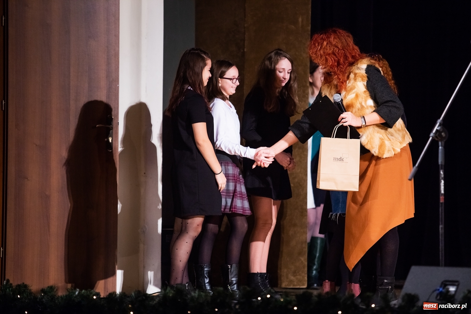 Zdjęcie w galerii na portalu naszraciborz.pl: Finał Powiatowego Przeglądu Widowisk Bożonarodzeniowych wiadomości z regionu