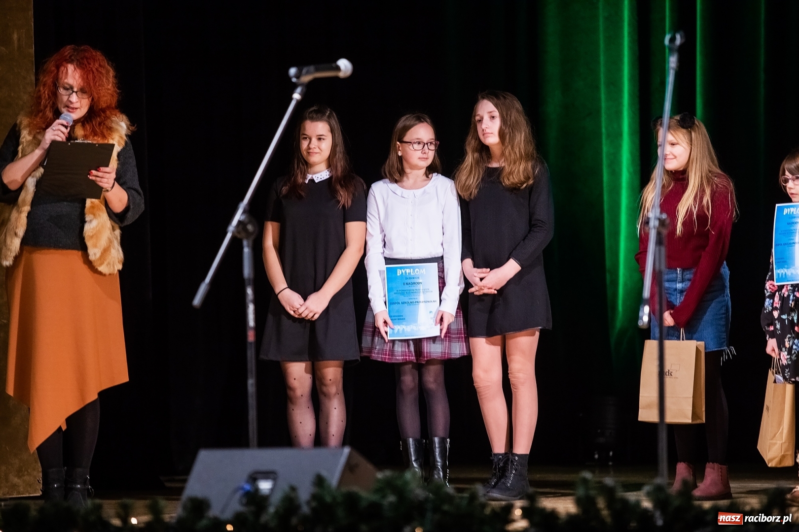 Zdjęcie w galerii na portalu naszraciborz.pl: Finał Powiatowego Przeglądu Widowisk Bożonarodzeniowych wiadomości z regionu