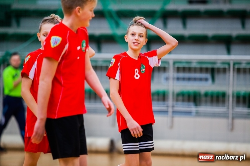 Zdjęcie w galerii na portalu naszraciborz.pl: Halowy Turniej Piłki Nożnej Bajtel w Arenie Rafako wiadomości z regionu
