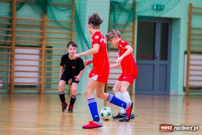Zdjęcie w galerii na portalu naszraciborz.pl: Halowy Turniej Piłki Nożnej Bajtel w Arenie Rafako wiadomości z regionu