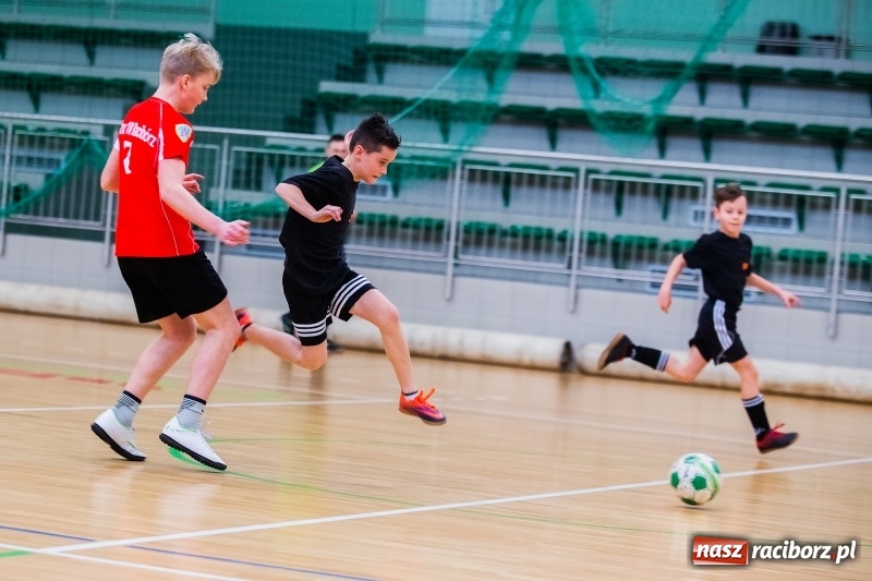Zdjęcie w galerii na portalu naszraciborz.pl: Halowy Turniej Piłki Nożnej Bajtel w Arenie Rafako wiadomości z regionu