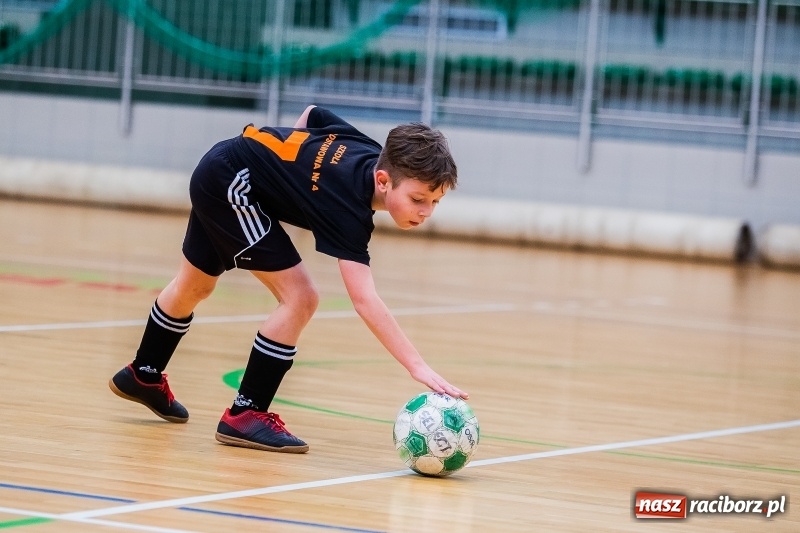 Zdjęcie w galerii na portalu naszraciborz.pl: Halowy Turniej Piłki Nożnej Bajtel w Arenie Rafako wiadomości z regionu