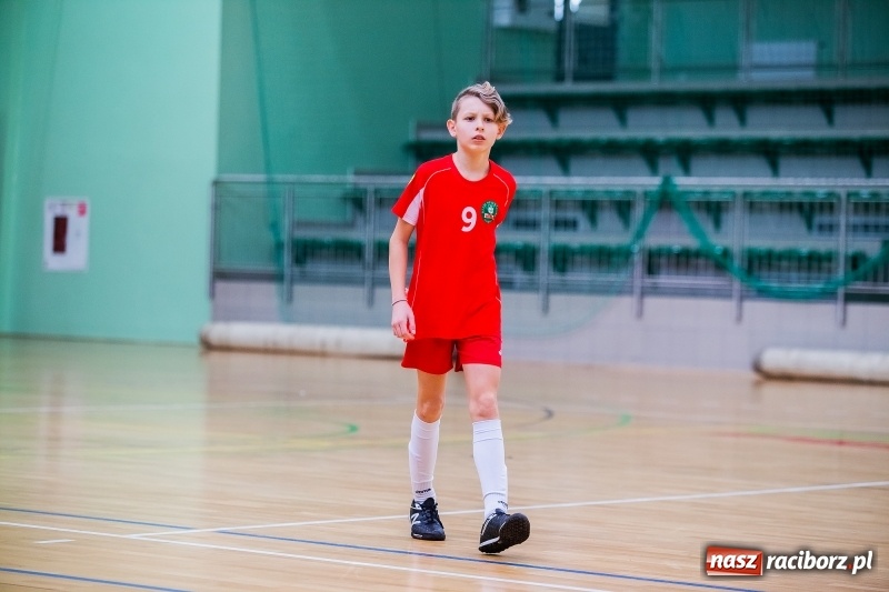 Zdjęcie w galerii na portalu naszraciborz.pl: Halowy Turniej Piłki Nożnej Bajtel w Arenie Rafako wiadomości z regionu