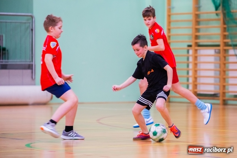 Zdjęcie w galerii na portalu naszraciborz.pl: Halowy Turniej Piłki Nożnej Bajtel w Arenie Rafako wiadomości z regionu