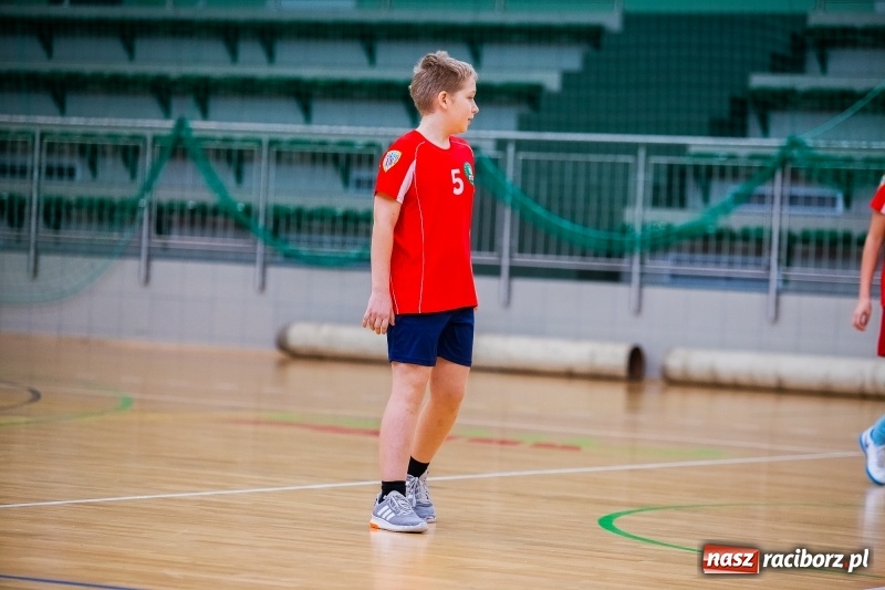 Zdjęcie w galerii na portalu naszraciborz.pl: Halowy Turniej Piłki Nożnej Bajtel w Arenie Rafako wiadomości z regionu