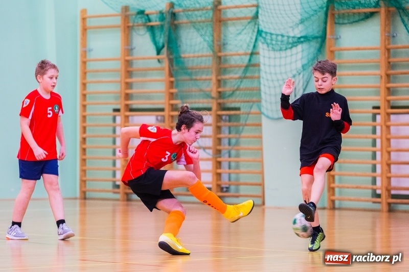Zdjęcie w galerii na portalu naszraciborz.pl: Halowy Turniej Piłki Nożnej Bajtel w Arenie Rafako wiadomości z regionu