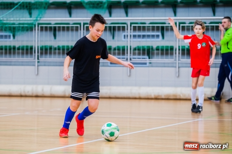 Zdjęcie w galerii na portalu naszraciborz.pl: Halowy Turniej Piłki Nożnej Bajtel w Arenie Rafako wiadomości z regionu