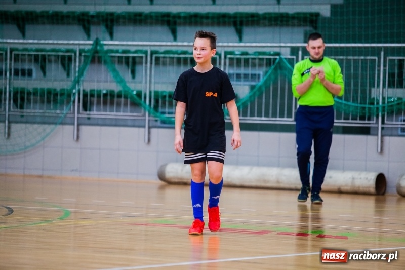 Zdjęcie w galerii na portalu naszraciborz.pl: Halowy Turniej Piłki Nożnej Bajtel w Arenie Rafako wiadomości z regionu