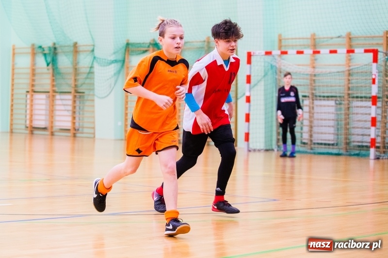 Zdjęcie w galerii na portalu naszraciborz.pl: Halowy Turniej Piłki Nożnej Bajtel w Arenie Rafako wiadomości z regionu