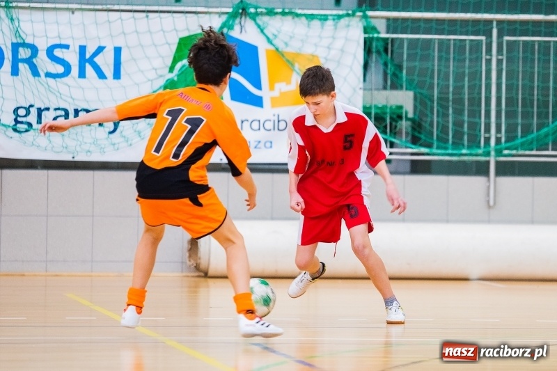 Zdjęcie w galerii na portalu naszraciborz.pl: Halowy Turniej Piłki Nożnej Bajtel w Arenie Rafako wiadomości z regionu