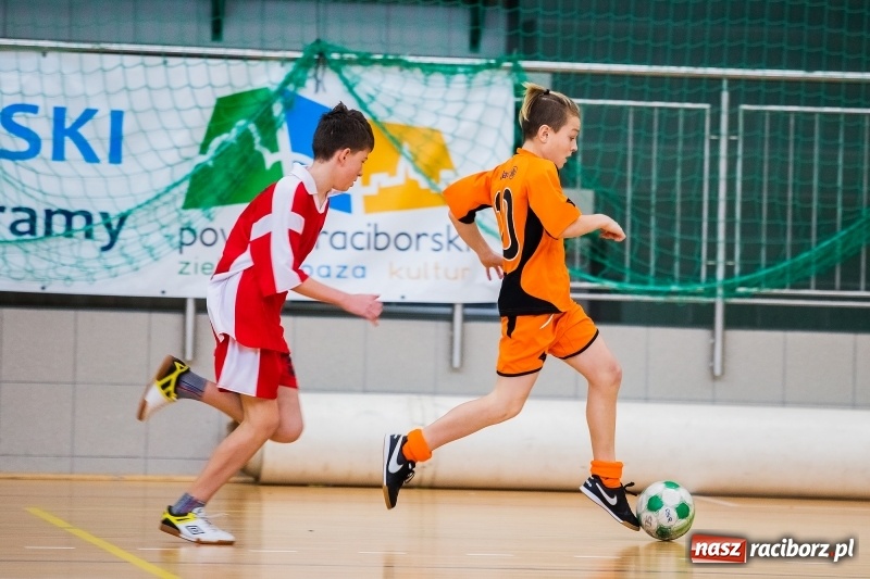 Zdjęcie w galerii na portalu naszraciborz.pl: Halowy Turniej Piłki Nożnej Bajtel w Arenie Rafako wiadomości z regionu