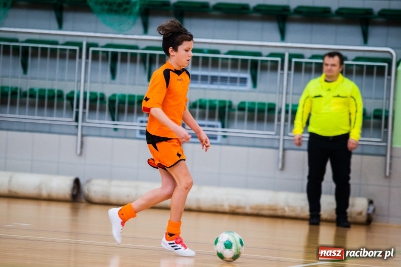 Zdjęcie w galerii na portalu naszraciborz.pl: Halowy Turniej Piłki Nożnej Bajtel w Arenie Rafako wiadomości z regionu