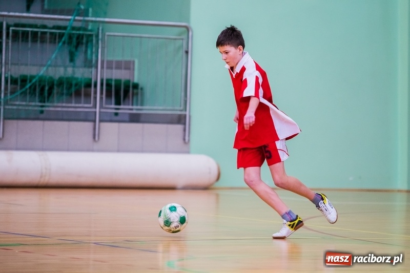 Zdjęcie w galerii na portalu naszraciborz.pl: Halowy Turniej Piłki Nożnej Bajtel w Arenie Rafako wiadomości z regionu