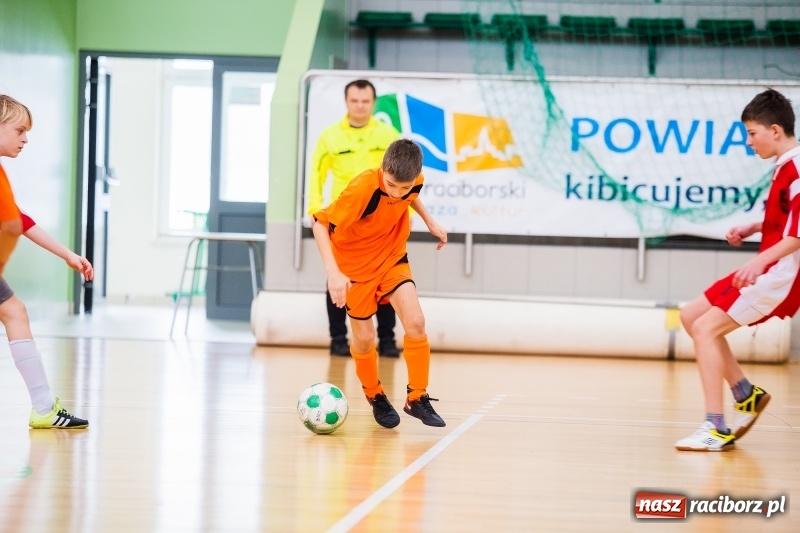 Zdjęcie w galerii na portalu naszraciborz.pl: Halowy Turniej Piłki Nożnej Bajtel w Arenie Rafako wiadomości z regionu