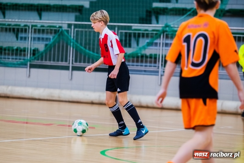 Zdjęcie w galerii na portalu naszraciborz.pl: Halowy Turniej Piłki Nożnej Bajtel w Arenie Rafako wiadomości z regionu