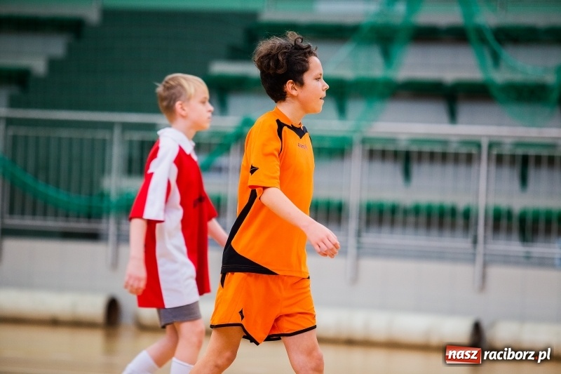 Zdjęcie w galerii na portalu naszraciborz.pl: Halowy Turniej Piłki Nożnej Bajtel w Arenie Rafako wiadomości z regionu