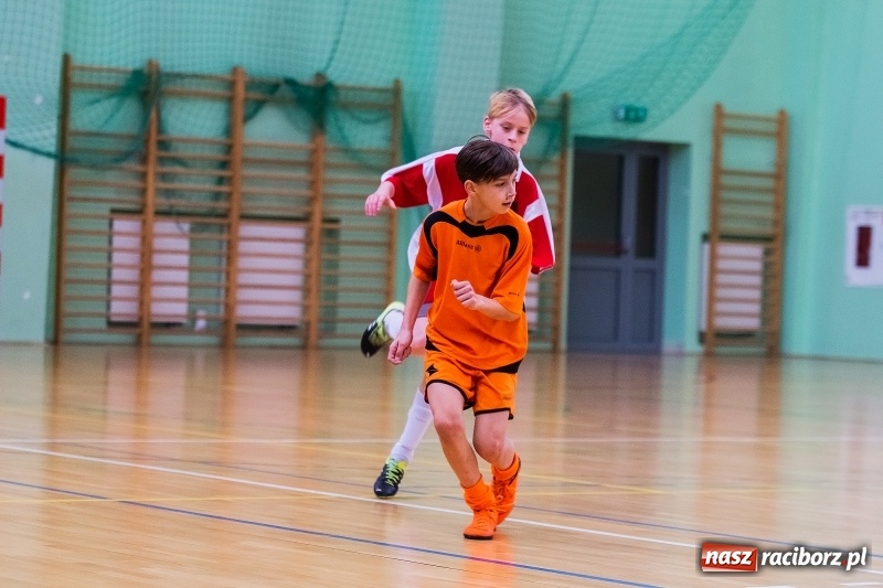 Zdjęcie w galerii na portalu naszraciborz.pl: Halowy Turniej Piłki Nożnej Bajtel w Arenie Rafako wiadomości z regionu