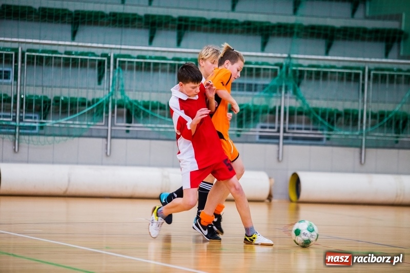 Zdjęcie w galerii na portalu naszraciborz.pl: Halowy Turniej Piłki Nożnej Bajtel w Arenie Rafako wiadomości z regionu