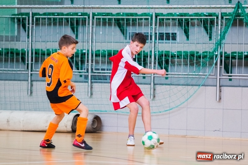 Zdjęcie w galerii na portalu naszraciborz.pl: Halowy Turniej Piłki Nożnej Bajtel w Arenie Rafako wiadomości z regionu