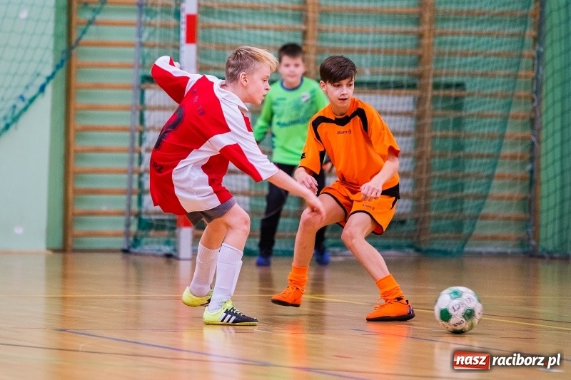 Zdjęcie w galerii na portalu naszraciborz.pl: Halowy Turniej Piłki Nożnej Bajtel w Arenie Rafako wiadomości z regionu
