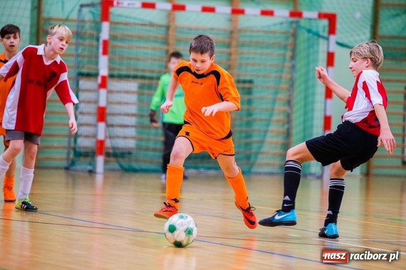 Zdjęcie w galerii na portalu naszraciborz.pl: Halowy Turniej Piłki Nożnej Bajtel w Arenie Rafako wiadomości z regionu