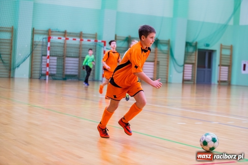 Zdjęcie w galerii na portalu naszraciborz.pl: Halowy Turniej Piłki Nożnej Bajtel w Arenie Rafako wiadomości z regionu