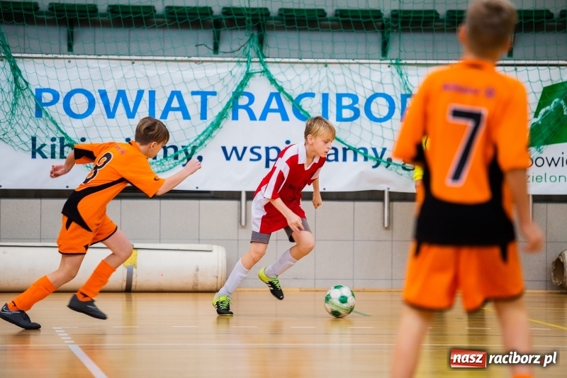 Zdjęcie w galerii na portalu naszraciborz.pl: Halowy Turniej Piłki Nożnej Bajtel w Arenie Rafako wiadomości z regionu