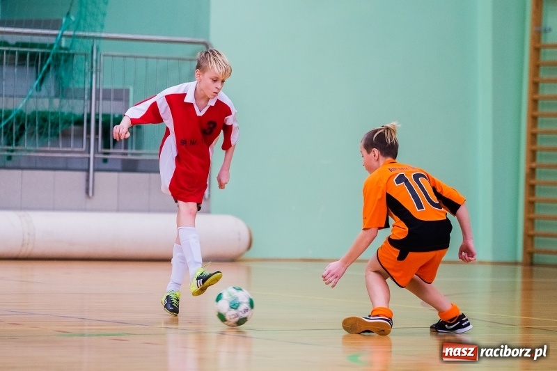 Zdjęcie w galerii na portalu naszraciborz.pl: Halowy Turniej Piłki Nożnej Bajtel w Arenie Rafako wiadomości z regionu