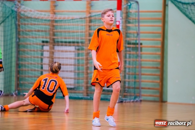 Zdjęcie w galerii na portalu naszraciborz.pl: Halowy Turniej Piłki Nożnej Bajtel w Arenie Rafako wiadomości z regionu