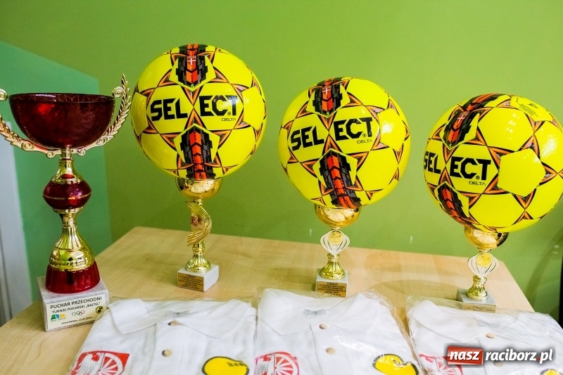 Zdjęcie w galerii na portalu naszraciborz.pl: Halowy Turniej Piłki Nożnej Bajtel w Arenie Rafako wiadomości z regionu