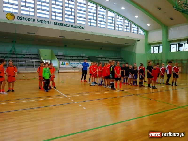 Zdjęcie w galerii na portalu naszraciborz.pl: Halowy Turniej Piłki Nożnej Bajtel w Arenie Rafako wiadomości z regionu