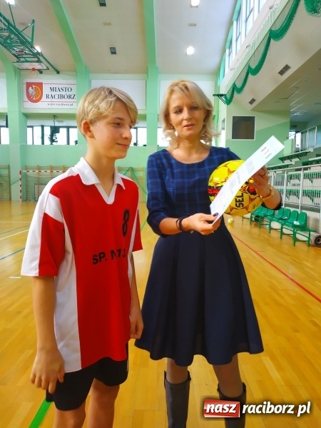 Zdjęcie w galerii na portalu naszraciborz.pl: Halowy Turniej Piłki Nożnej Bajtel w Arenie Rafako wiadomości z regionu