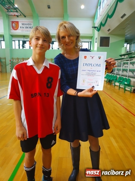 Zdjęcie w galerii na portalu naszraciborz.pl: Halowy Turniej Piłki Nożnej Bajtel w Arenie Rafako wiadomości z regionu