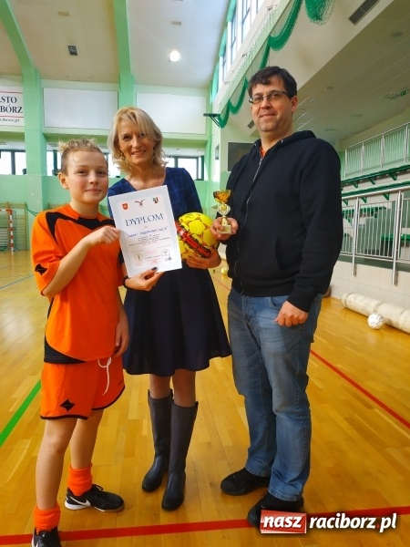 Zdjęcie w galerii na portalu naszraciborz.pl: Halowy Turniej Piłki Nożnej Bajtel w Arenie Rafako wiadomości z regionu