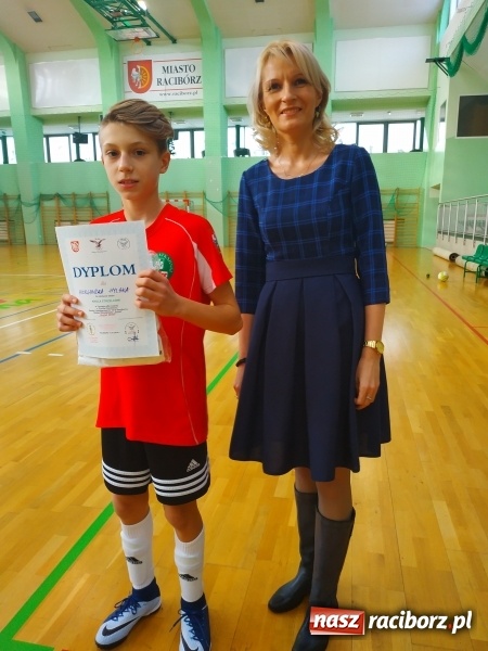 Zdjęcie w galerii na portalu naszraciborz.pl: Halowy Turniej Piłki Nożnej Bajtel w Arenie Rafako wiadomości z regionu