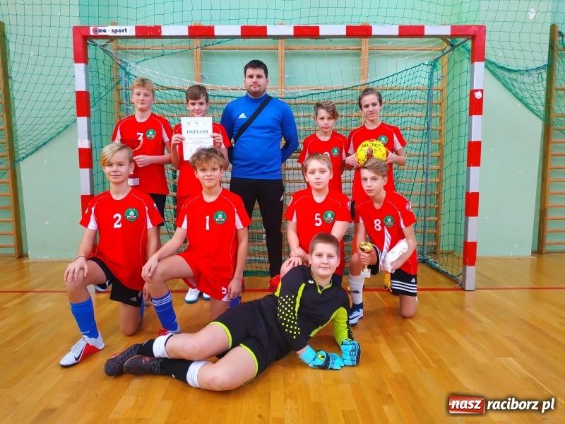 Zdjęcie w galerii na portalu naszraciborz.pl: Halowy Turniej Piłki Nożnej Bajtel w Arenie Rafako wiadomości z regionu