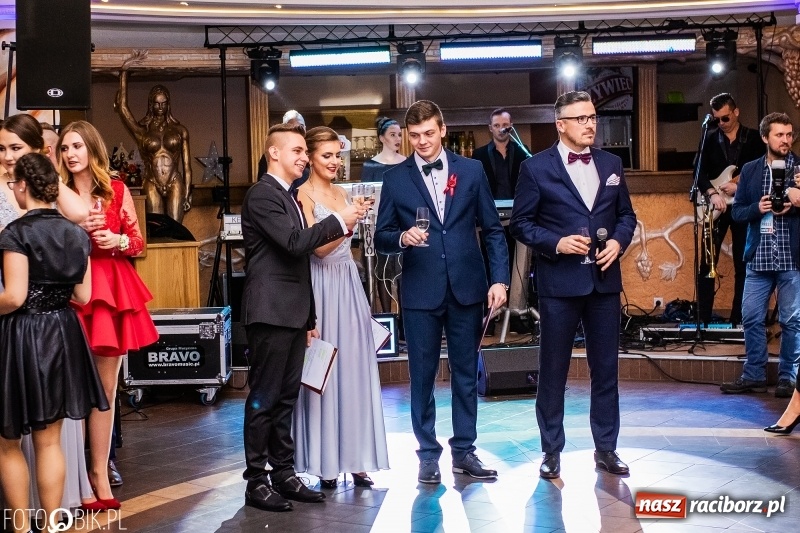 Zdjęcie w galerii na portalu naszraciborz.pl: Poloneza czas zacząć. Ekonomik bawi się w Acropolis w Pokrzywnicy FOTO i WIDEO wiadomości z regionu