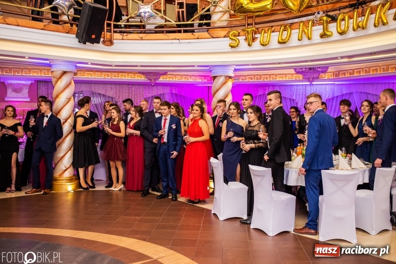 Zdjęcie w galerii na portalu naszraciborz.pl: Poloneza czas zacząć. Ekonomik bawi się w Acropolis w Pokrzywnicy FOTO i WIDEO wiadomości z regionu