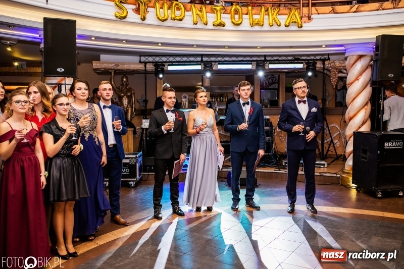 Zdjęcie w galerii na portalu naszraciborz.pl: Poloneza czas zacząć. Ekonomik bawi się w Acropolis w Pokrzywnicy FOTO i WIDEO wiadomości z regionu