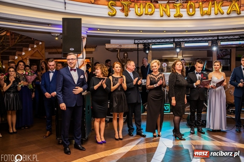 Zdjęcie w galerii na portalu naszraciborz.pl: Poloneza czas zacząć. Ekonomik bawi się w Acropolis w Pokrzywnicy FOTO i WIDEO wiadomości z regionu