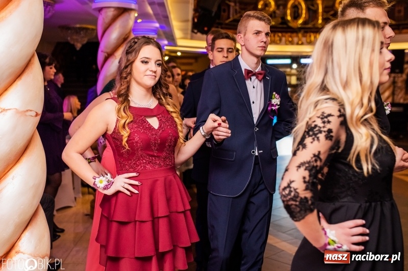 Zdjęcie w galerii na portalu naszraciborz.pl: Poloneza czas zacząć. Ekonomik bawi się w Acropolis w Pokrzywnicy FOTO i WIDEO wiadomości z regionu