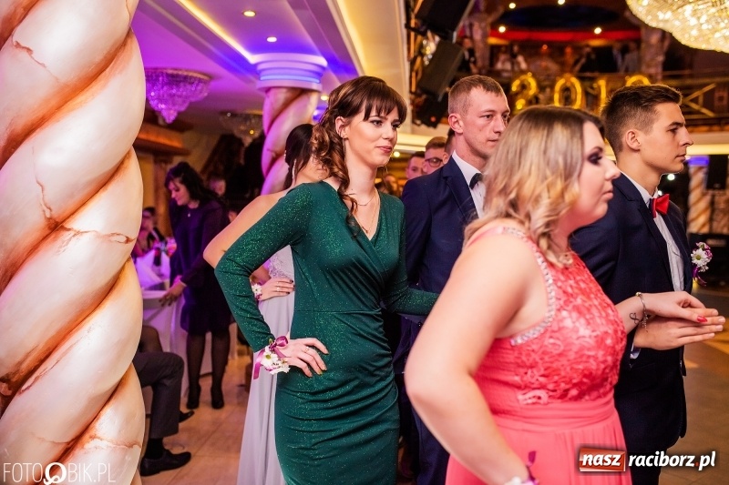 Zdjęcie w galerii na portalu naszraciborz.pl: Poloneza czas zacząć. Ekonomik bawi się w Acropolis w Pokrzywnicy FOTO i WIDEO wiadomości z regionu